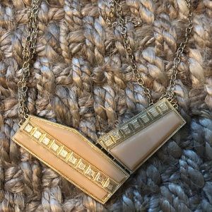 Gold and pink short necklace